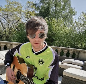 Louis Tomlinson Admits Struggling To Find Himself Following One Direction Split - The Overtimer