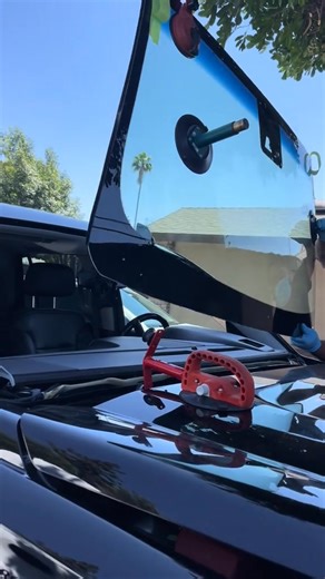 Windshield installation with quickset setting tool #autoglass #autoglasstechnician #losangeles #service #autoglassreplacement #LA #LA | Not Barspoon TV