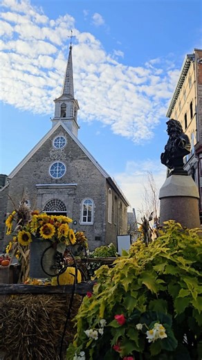 Place-Royale⚜️💙 Autumn vibes 🧡 🍁 🍂 #October2025 #autumn2025 #villedequebec #vieuxquebec #visitquebec #touristplace #quebec #touristdestination #dailypost | Quebec Zone