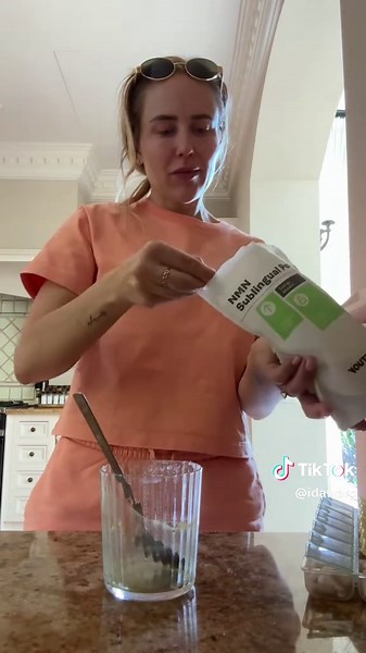 Här kommer min morgonrutin som varje morgon består av någon for av promenad eller träning följt av kosttillskott och frukost 💚👏🏻🙌🏻