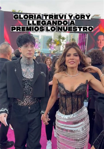 Cry y Gloria Trevi deslumbran en Premios Lo Nuestro