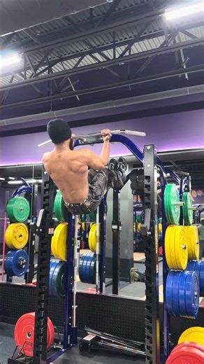 Shred your upper body with this pull-up bar combo