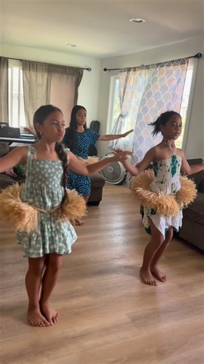 Polynesian dancing on Instagram: "Behind the scenes of our rehearsals — Tahitian dance practice (Ori Tahiti) #oritahiti#polynesian #polynesiandancing #hawaii #oahu"