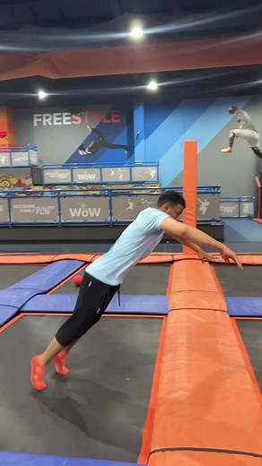 Acrobatic Stunts at SKY HOOPS Trampoline Park