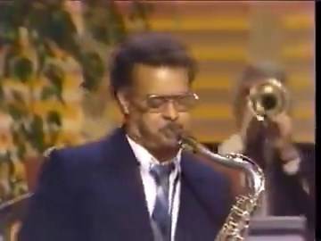 Henry Mancini performs the iconic “Pink Panther Theme” in 1983, joined by Plas Johnson, the original soloist on the track, and the Terry Gibbs band.