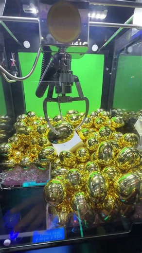 This Machine Is Addicting #viral #clawmachine #arcade #lifehacks #mystery