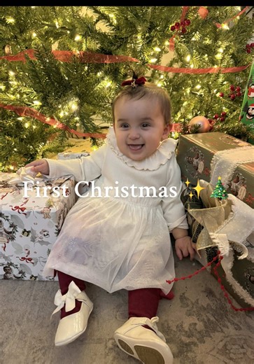 Amira’s first Christmas 🎄✨❤️ #firstchristmas #christmas #babysfirstchristmas
