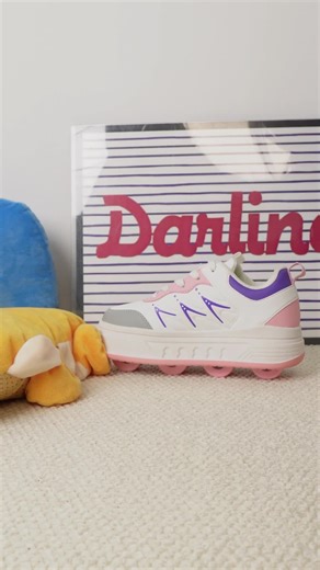 A little surprise under the soles! Step and glide—kids explore the world with joy.#kidrollers #pairobin #rollershoes #rollerskateshoes #childrensshoes