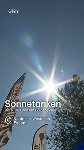 NRW tankt Sonne: So wie hier am Seaside Beach am Essener Baldeneysee. Bei Temperaturen von bis zu dreißig Grad ist für eine Gruppe auch eine Runde Volleyball drin. Sonnenanbeter können ansonsten reichlich Vitamin D speichern und Wasserratten kühlen sich ab. Der Strandbereich hat während der Saison in der Regel ab zehn Uhr geöffnet. Erwachsene zahlen fünf Euro Eintritt. | RTL WEST