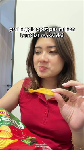 Prank Gigi Copot Saat Makan dan Reaksi Doi