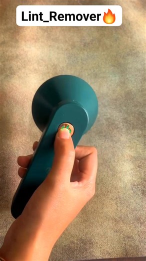 ✨ Lint Remover – Key Features ✨ • 🧥 Powerful Lint Removal – Quickly removes lint, fuzz, pet hair & dust from clothes, sofas, and blankets • ⚡ Fast & Efficient – Sharp stainless-steel blades give smooth and clean fabric finish • 👕 Fabric-Safe Design – Gentle on wool, cotton, sweaters, and upholstery • 🔋 Easy to Use – Ergonomic handle for comfortable grip and effortless cleaning • 🧼 Reusable & Eco-Friendly – No sticky tapes or refills needed • 🏠 Multi-Purpose Use – Ideal for clothes, carpets,