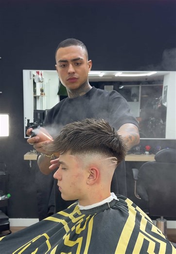 The Barber Master: Expert Techniques for Stylish Cuts