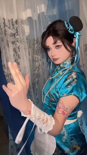 Alibae on Instagram: "中华娘！✊🏻 #makeup #makeupartist #chinesemakeup #makeuptransformation #fyp #中华娘"