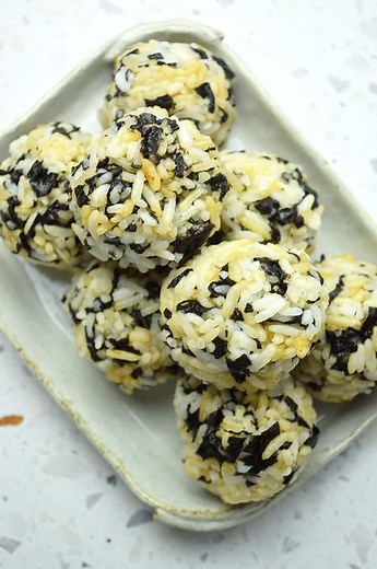 Seaweed Rice Balls (Jumeokbap) - Jaja Bakes - jajabakes.com