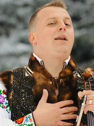 La mulți ani 2026🎆 #colindedinbucovina #fratiireut #craciuninbucovina #colinde2026