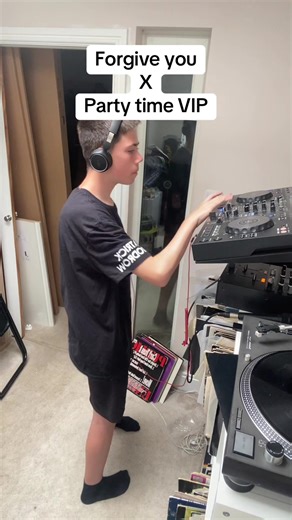 Party Time VIP: DJ Q and Burgaboy Bassline Mix