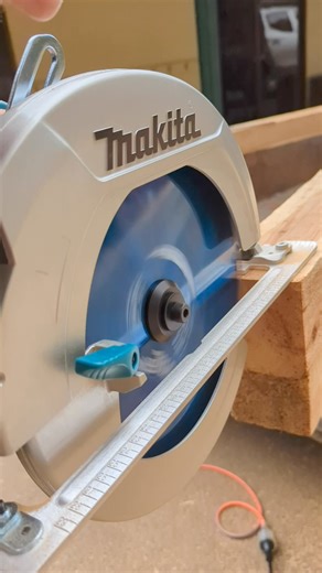288K views · 1.7K reactions | The Makita 18V Circ Saw effortlessly rips through thick lumber, proving it's the ultimate tool for any woodworking job.  . . . . . . . . . #MakitaPower #18VCircSaw #WoodworkingLife credits to #totaltoolsaustralia | Makita Tools Philippines | Facebook