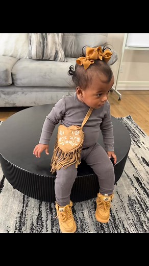 Happy Friday 😆 my sis said nah help me down or call my daddy 😂✨ | Jada Brown