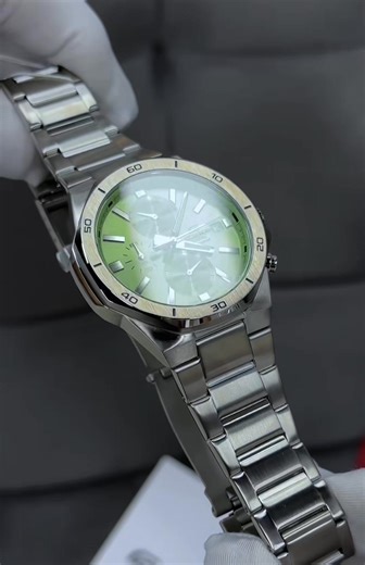 😎⌚Casio Edifice EFV-640D-2B & 3A Akcijska cena 10.900 rsd (redovna cena 13.900 rsd) Opis sata * materijal narukvice nerdjajući čelik * materijal kućišta nerdjajući čelik * neo display/luminoscentne kazaljke * mineralno staklo otporno na grebanje * štoperica * prikaz datuma * vodootpornost 10bar/100m * prosečno trajanje baterije 2-3 god * dimenzije kućišta: 47 × 44.3 × 10.8 mm * težina 136g Sat dolazi u originalnoj kutiji i kesi, računom i overenom garancijom od 2 godine na mehanizam sata u spec