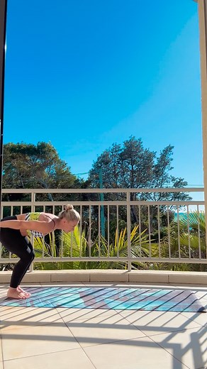 Handstands Down under 🇦🇺Breaking myself in gently today whilst I’m feeling inflamed and tired. So much more of this to come ☀️ ☀️Yoga set and mat @soulfriendyoga ♥️ #yogaflow #mypractice #sunshine #australia #handstand #inversion #funinthesun #amid teaming #mypeace #mycalm | Emma Buchanan