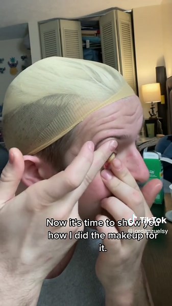 Becoming The Grinch! #makeuptutorial #thegrinch #howto #howthegrinchstolechristmas #grinch #grinchtiktok #cosplay