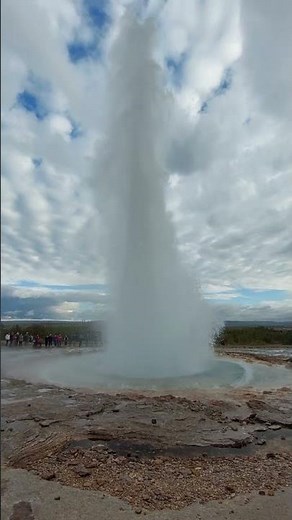 Erupción del Geiser Strokkur 🌋 Geysir, Islandia ❤️