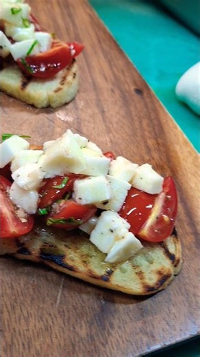 Tomato Caprese Bruschetta 🍅 The Easiest Italian Appetizer Ever! #shorts
