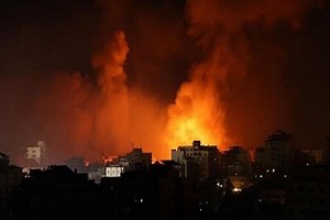 Zionist airstrikes target positions in Gaza Strip ( VIDEO)