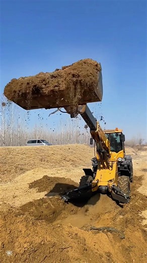 Multi-functional telescopic boom loader, with a boom that can extend up to 11 meters, capable of carrying a load of three tons, and suitable for various loading scenarios # Telescopic boom loader # Loader # Front-mounted telescopic boom forklift