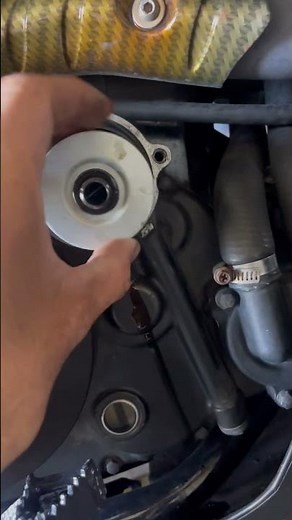 Oil and filter change on a Kawasaki KLR 650 (part 2)