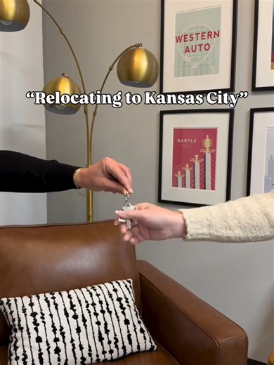 Showing up for our clients at every stage of life is what matters most to us 🤍 Single ➝ Engaged Married ➝ Babies First Homes ➝ Forever Homes Teens ➝ Empty Nesters Losses ➝ Fresh Starts From first-time homebuyers in Kansas City to growing families upgrading in the Northland, Parkville, and beyond, we have the privilege of guiding people through some of their biggest milestones. Helping clients buy and sell homes across Kansas City is about real life, real transitions, and real trust. Each move r