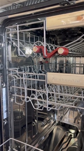 Iroselectronics on Instagram: "LAVAPLATOS EMPOTRABLE KITCHENAID KDTM604KPS – 24″ Top Control Acero Inoxidable PrintShield™ • Capacidad para 14 servicios; tanques de lavado y enjuague de acero inoxidable (“TallTub”) • Nivel de ruido ultra-silencioso: 39 dBA • Ciclo ProWash™ con sensor automático que ajusta tiempo y temperatura según suciedad • Opción ProScrub™: 40 potentes jets dirigidos al área más sucia, ideal para ollas y cazuelas • Jets específicos para lavado de botellas y elementos altos •