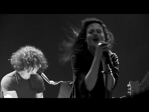 The Dead Weather - Treat Me Like Your Mother (Live at The Roxy)