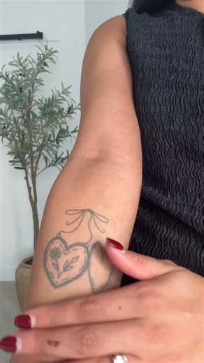 The longer-lasting temporary tattoo 🌟 💛 Lasts 5-10 days 💛 Easy to apply 💛 Designed for all skin tones | Inkbox Tattoos