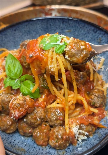 🍝 Die besten Spaghetti mit saftigen Hackbällchen😍🥩🔥🫶🏼😋 #easyrecipes #tagesrezept #cooking #asmr #pasta