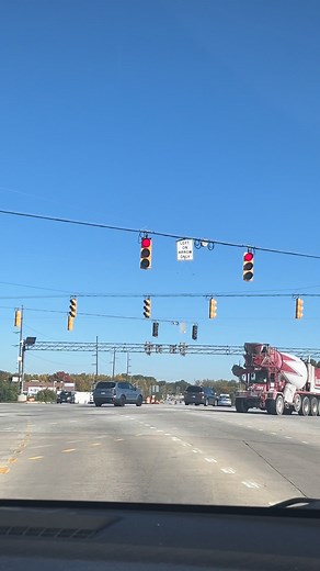 This is how safe it is to turn left if you follow the rules. #traffic #leftturnrules #signalrules #trafficlight #intersection #cars #road #drive #safetyrules #signalrules #trafficrules #drivingtips #fypシ #reelsfb #reelsvideo #reelsfypシ #fbreelsvideo #fbreels #fypシ゚viralシ #reelsviralシ #reelsvideoシ #reelsvideo #reelsviral | Vit D Seaton