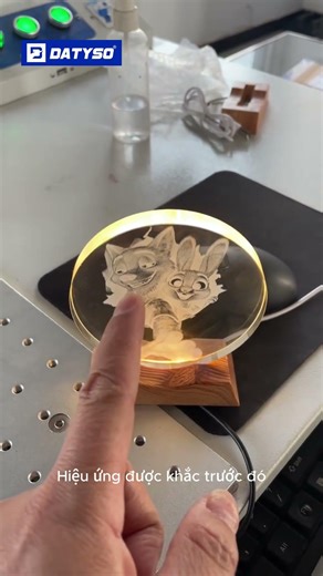 Khắc laser Uv hình con hổ trên pha lê , thủy tinh quá đẹp