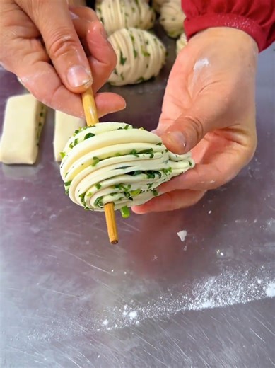Mastering Flower Rolling Techniques for Culinary Art