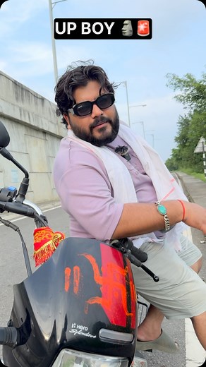 Aman Kaushal on Instagram: "Other state boy Vs UP boy on splendour #kaushalamann #splendour #splendorlovers❤️❤️🔥 #splendor #bikelifestyle #uttarpradesh #sultanpur #lucknowblogger #delhiuniversity #lucknowuniversity #bikelover #splendormodified"