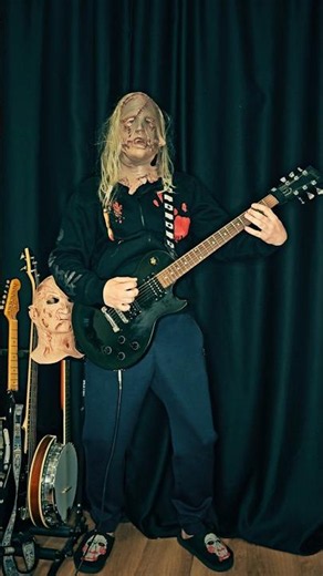 That Heavy Bass & Guitar Groove by Mudvayne - Death Blooms #riffwars #mudvayne #bassriff #cosplay