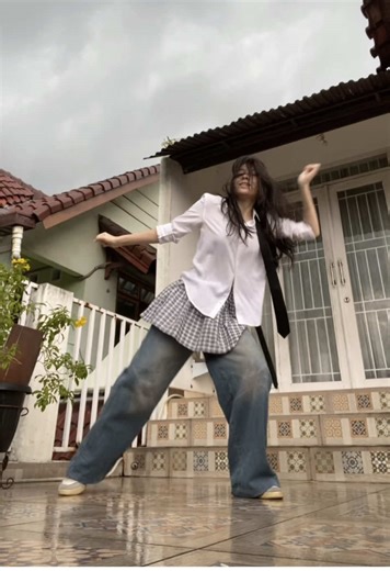 Karina's Solo Performance of Good Stuff