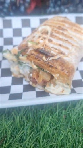 Happy Wednesday Pure Friends! It’s a beautiful day to treat yourself to lunch, and this week our lunch special is a delicious Smokin’ Stampede Bacon wrap! Enjoy flavours of crisp smokey bacon melded with caramelized onions, mozzarella cheese, fresh greens, creamy mayo and Smokin’ Stampede barbecue sauce. Paired with our cream of broccoli bisque, this is one lunch special you’re not going to want to miss! #lunch #lunchspecial #cafe #purecafe #treatyourself | Pure Cafe