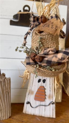 My take on the popular shims scarecrow! I’m not good with faces at all but how did I do?! 🤎 #crafts #crafting #diy #fall #decor | Lee Lexi Creations