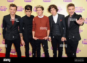 Louis Tomlinson, Zayn Malik, Niall Horan, Harry Styles and Liam Payne of One Direction arriving at the MTV Video Music Awards, The Staples Centre, Los Angeles Stock Photo - Alamy