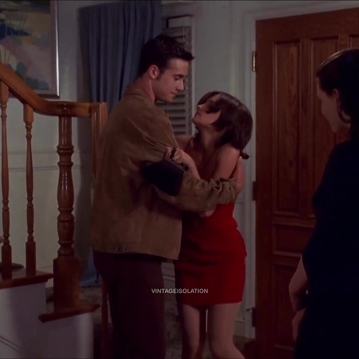 “𝐓𝐡𝐞 𝐧𝐞𝐰, 𝐧𝐨𝐭 𝐢𝐦𝐩𝐫𝐨𝐯𝐞𝐝, 𝐛𝐮𝐭 𝐝𝐢𝐟𝐟𝐞𝐫𝐞𝐧𝐭 𝐋𝐚𝐧𝐞𝐲 𝐁𝐨𝐠𝐠𝐬” 🖤 an iconic 90s moment! Movie: She’s All That (1999) #shesallthat #90smovie #moviescene #90sthrowback #fypシ #blowthisup #viraltiktok