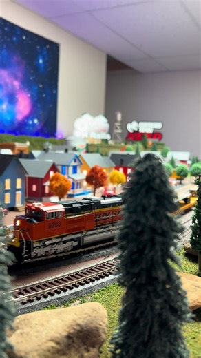 BNSF SD70ACe: A Look at Loaded Flats in Action