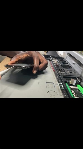 📱 Phone Reparatie Service Heeft uw telefoon problemen? Geen zorgen, wij helpen u graag! Wij repareren onder andere: 🔧 Gebarsten scherm 🔋 Batterij problemen 🔌 Oplaadproblemen 📷 Camera problemen 🔊 Geluid / speaker problemen ✔ Snelle service ✔ Betaalbare prijzen ✔ Betrouwbare reparaties Stuur gerust een bericht voor meer informatie of om een afspraak te maken. Uw telefoon is bij ons in goede handen! #iphone #repair #display