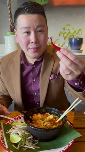 Lao Food in Los Angeles 📍in this Video is Delicious Savory Slurp Goodie Heaven. Lao Khao Soi. @eatyumslut will be open until December 30th at stay updated on their Page for Further Updates. There so many delicious Lao Dishes here on their Menu. But I came here for their Khao Soi. This is so hard to find here in America. The Broth was so Savory and Comforting. Noodles were Chewy and Bouncy. The Ground Meat, Broth, and Veggies hanged on to the Noodles. It was so good. My favorite part was the Rol