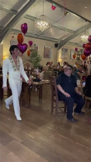 AMAZING 21st birthday party last night with face/body painting & glit...