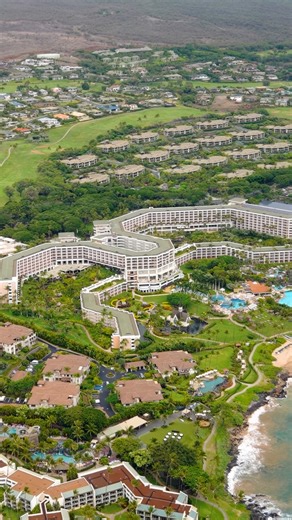 Paradise awaits at Maui's largest luxury resort, The Grand Wailea! Known for its award-winning cuisine & Hawaii's most prolific private art collection, its a perfect mixture of class, culture & comfort! 🏖️ #Maui #GrandWailea #Hawaii #Wailea #VisitMaui | Maverick Helicopters